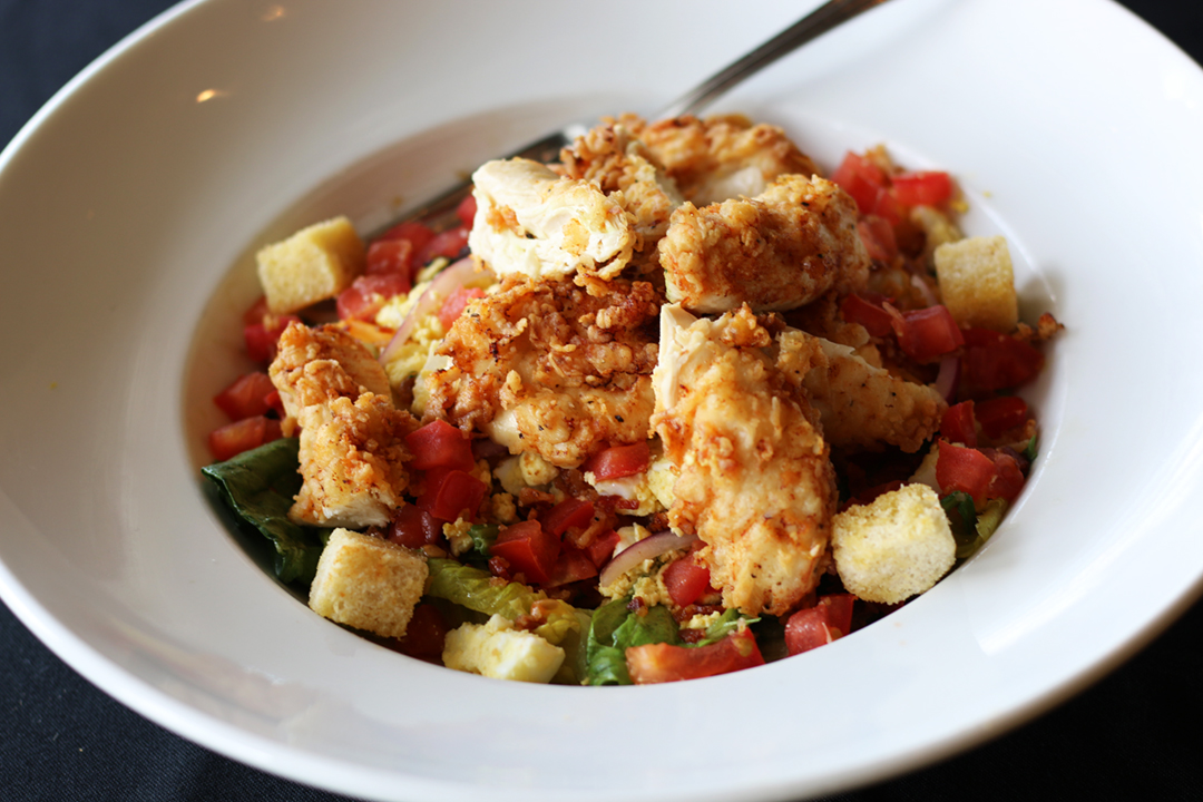 Wiener Backhendl Auf Spinat Salat
